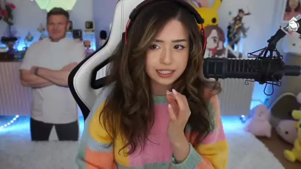 Pokimane victim of a clothing accident in full live on Twitch