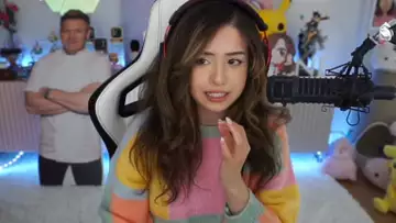 Pokimane victim of a clothing accident in full live on Twitch